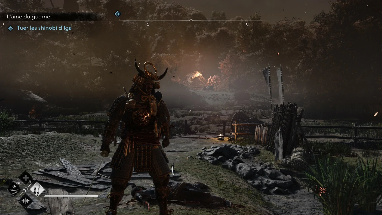 Yasuke en armure cornue face à un shinobi vaincu de nuit dans Assassin's Creed Shadows