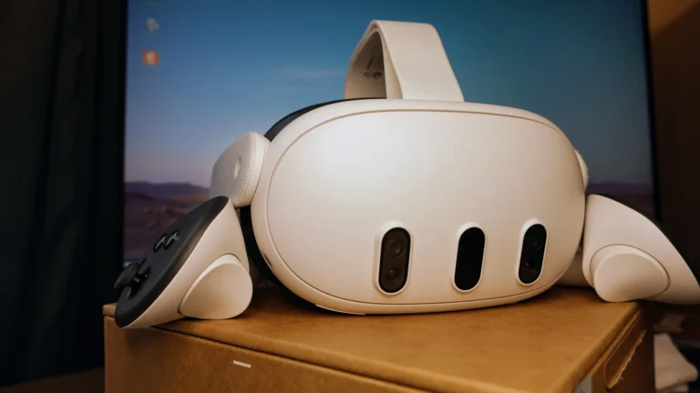 Un casque Meta Quest 3 vu de face