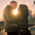 Capture de Grand Theft Auto VI, Jason et Lucia enlacés au coucher du soleil
