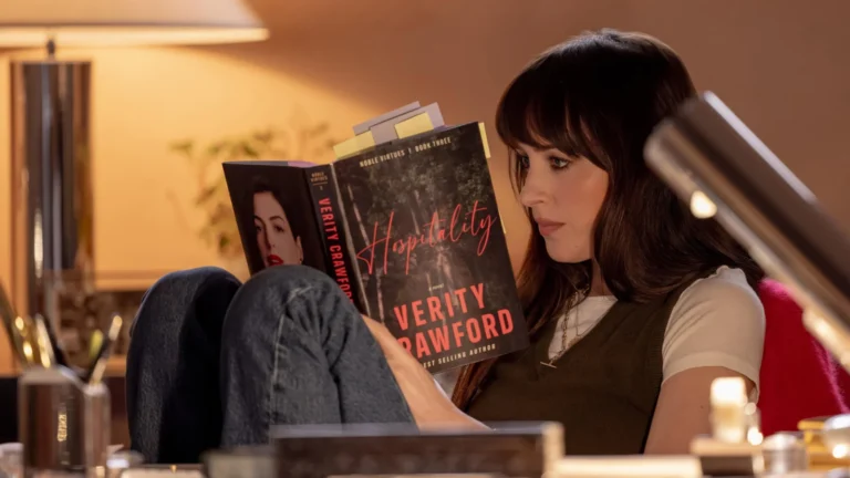 Verity, le film : Anne Hathaway lit le manuscrit du roman de Colleen Hoover