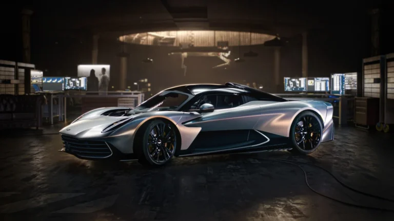 L’Aston Martin Valhalla garée dans un hangar de 007 First Light