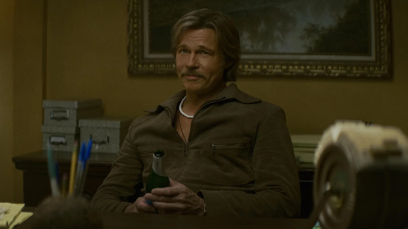 Brad Pitt dans Les Nouvelles Mésaventures de Cliff Booth, film Netflix de David Fincher