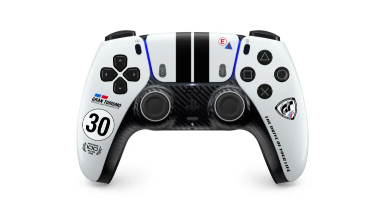 La manette DualSense Gran Turismo Édition limitée, avec bandes de course et numéro 30