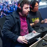 Deux joueurs en match sur stick arcade pendant l'Evo France 2026 à Nice