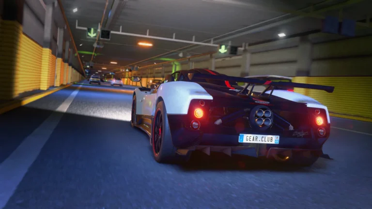 Une Pagani blanche dans un tunnel de nuit dans Gear.Club Unlimited 3