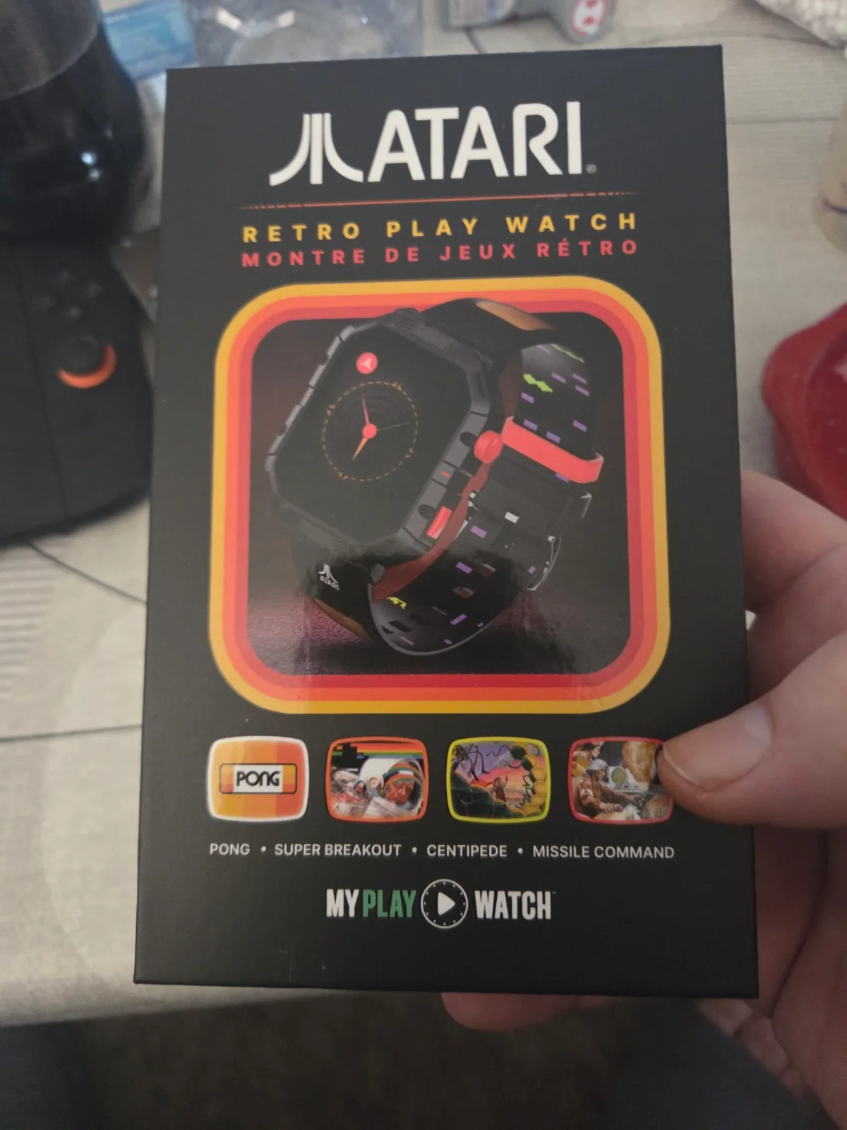 La boîte de la My Play Watch Atari 2600 avec ses quatre jeux, Pong, Super Breakout, Centipede et Missile Command