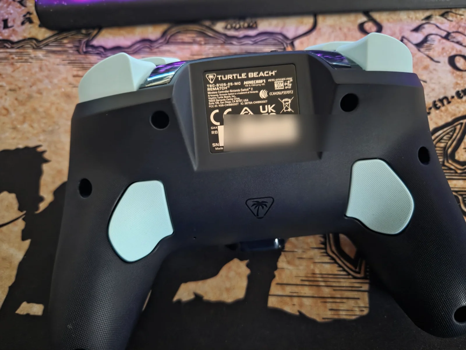 Dos de la manette Turtle Beach Rematch Minecraft Dungeons II et ses deux boutons arrière
