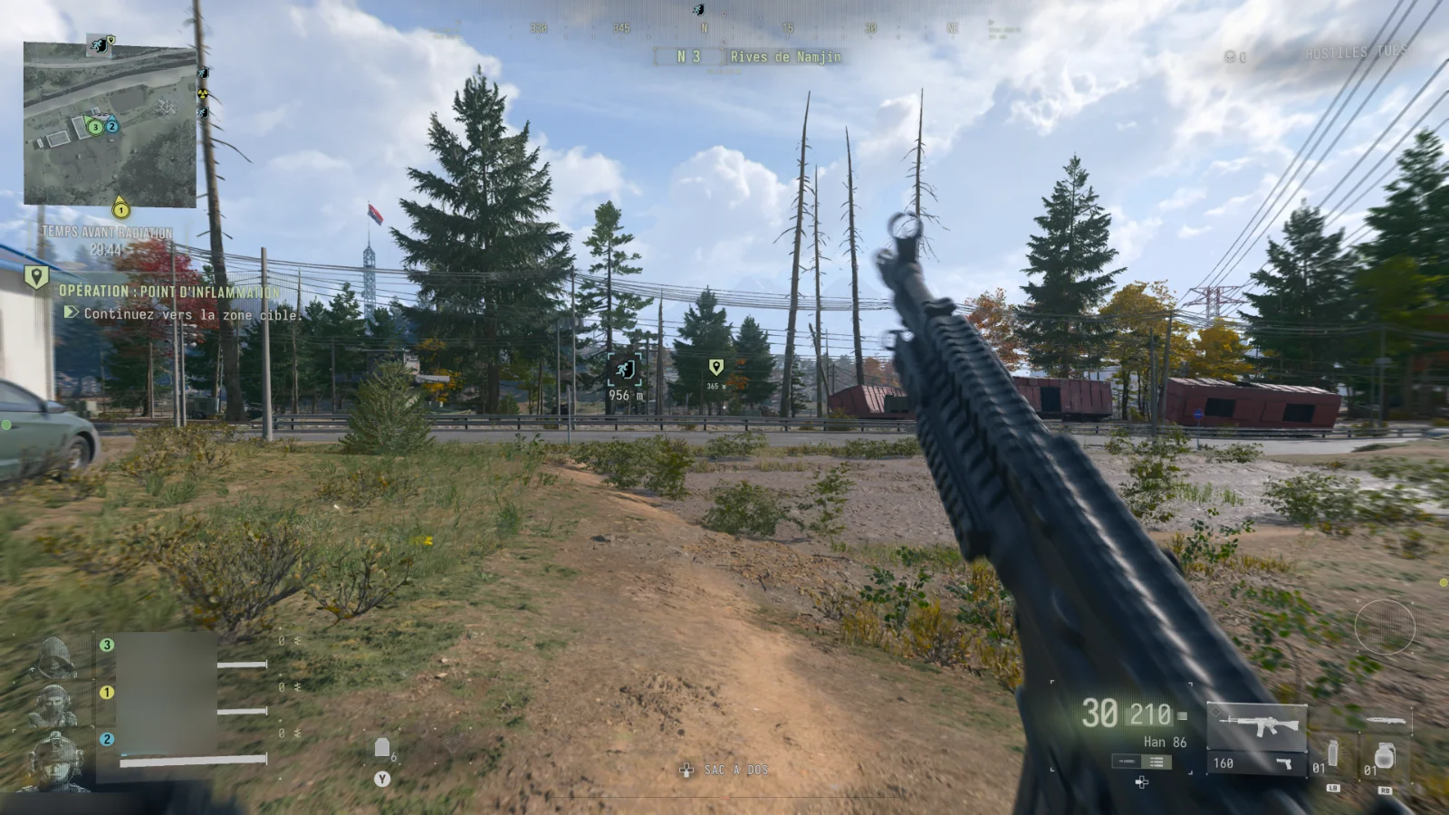 Une escouade DMZ en route vers une opération près des Rives de Namjin, Call of Duty: Modern Warfare 4