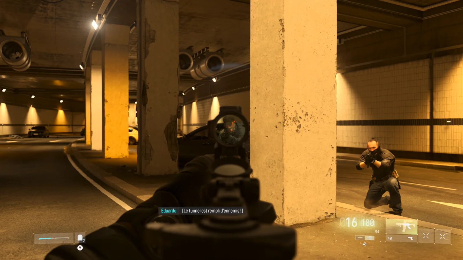 Un ennemi visé dans un tunnel dans Call of Duty: Modern Warfare 4