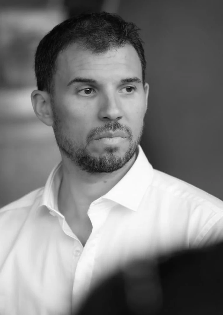 Portrait en noir et blanc de Victor Lepointe, auteur de la bande dessinée Été 1914